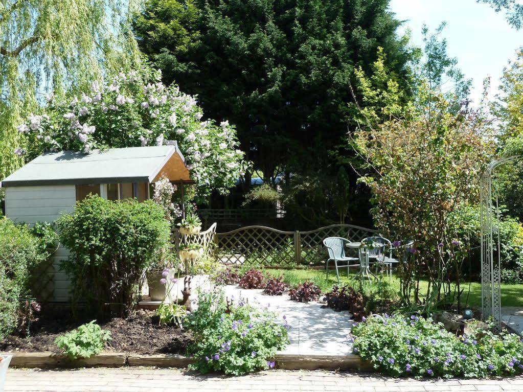 Takeley The Willows Guest House المظهر الخارجي الصورة